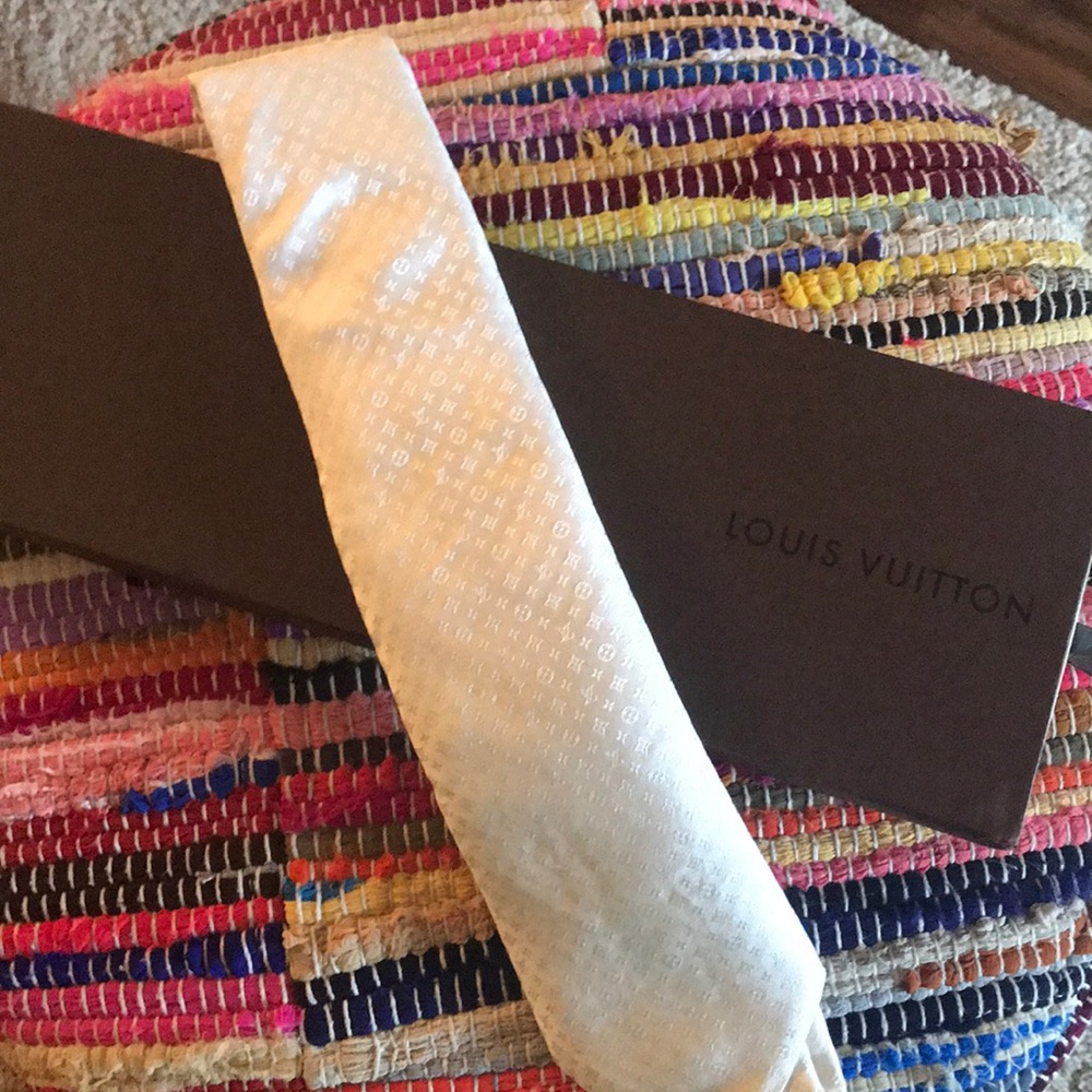 Louis Vuitton White Tie